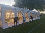 Opbouwen tent op sportpark 'Het Springer' (dag 2) (32/43)